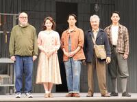 取材会に出席した（左から）リンゼイ・ポズナー氏、花乃まりあ、川島如恵留、羽場裕一、大野拓朗＝東京・東京グローブ座