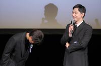 　共に主人公を演じた吉沢亮（右）に褒められ、恐縮する黒川想矢（撮影・吉澤敬太）