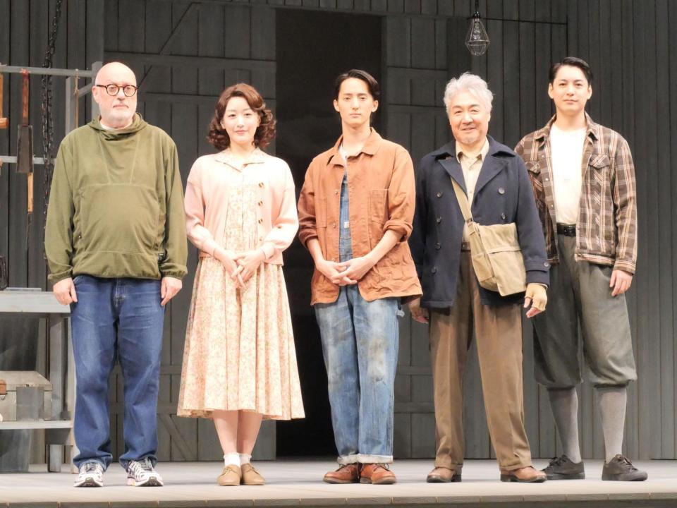 取材会に出席した（左から）リンゼイ・ポズナー氏、花乃まりあ、川島如恵留、羽場裕一、大野拓朗＝東京・東京グローブ座