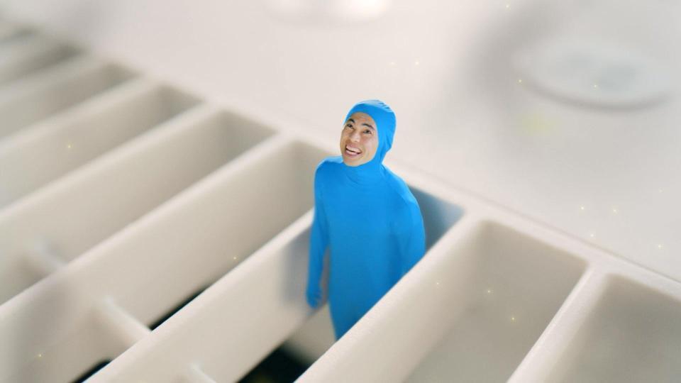 　擬人化した水を演じた小島よしお