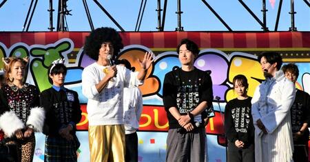 　番組卒業を発表したＡＢＣ・岩本計介アナ（中央左）と後任の古川昌希アナ（同右）　ⒸＡＢＣテレビ