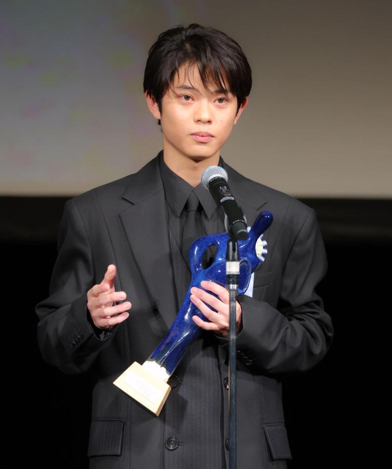 　最優秀新人男優賞を受章した黒川想矢（撮影・吉澤敬太）