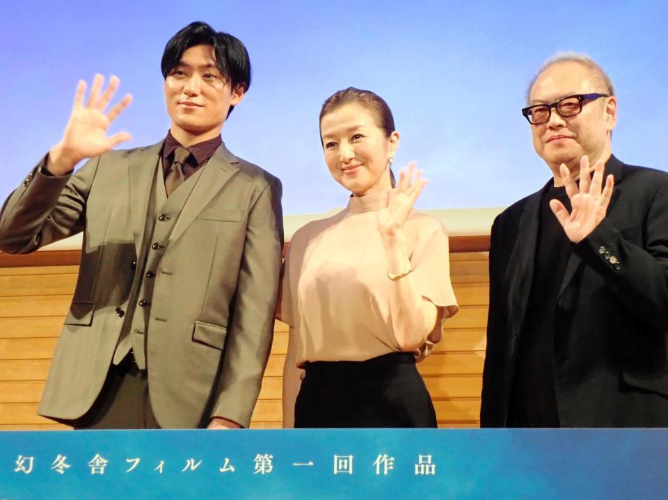 　映画「栄光のバックホーム」の上映イベントでトークショーを行った（左から）松谷鷹也、鈴木京香、秋山純監督