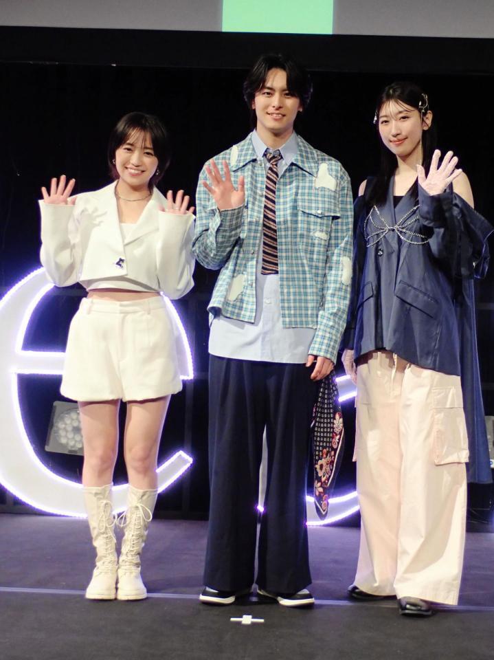 　Ｄｒｅａｍ５として１日限りの復活イベントを行った（左から）大原優乃、高野洸、日比美思