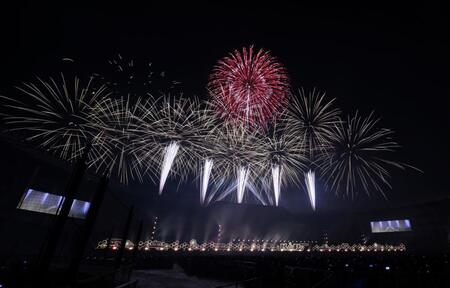　ＺＯＺＯマリンスタジアムに打ち上がった１３０００発の花火（撮影・伊藤笙子）