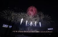 　ＺＯＺＯマリンスタジアムに打ち上がった１３０００発の花火（撮影・伊藤笙子）