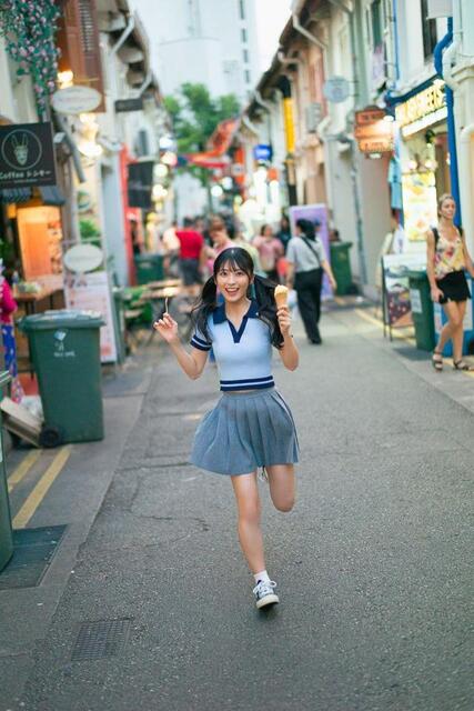 AKB48・佐藤綺星“スマイル天使”の魅力が詰まった写真集 ピュアで