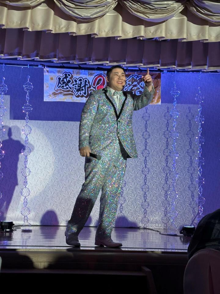 　ディナーショーを開催した大江裕