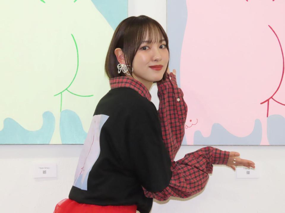 　「おしり絵」の個展を開催する飯窪春菜