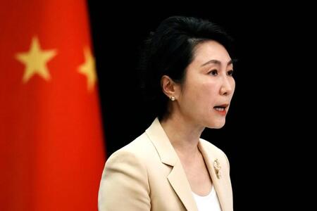 　記者会見する中国外務省の毛寧報道局長