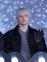 　手を振るＴＯＭＯＲＲＯＷ　×　ＴＯＧＥＴＨＥＲのＨＵＥＮＩＮＧＫＡＩ（撮影・佐々木彰尚）