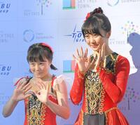 　２０１９年１月、イベントでスケートを披露した本田望結（右）と本田紗来（左）