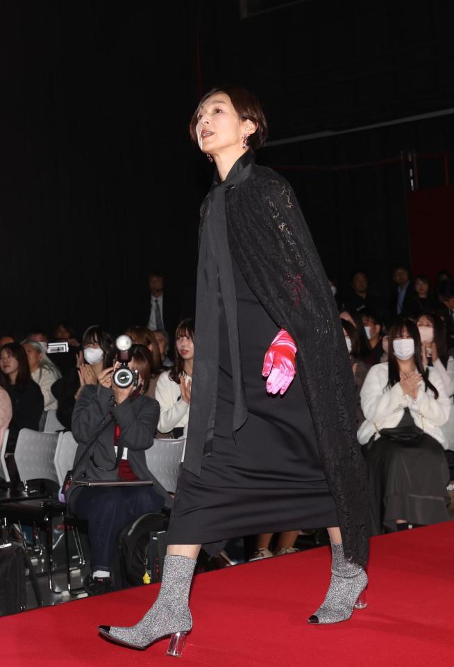 　イベントに登場した鈴木保奈美（撮影・佐々木彰尚）