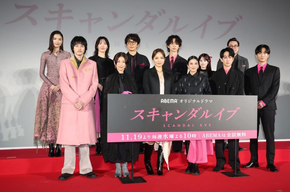 　ドラマのイベントに登場した（前列左から）栁俊太郎、鈴木保奈美、川口春奈、柴咲コウ、横山裕、浅香航大、（後列同）茅島みずき、帆純まひろ、ユースケ・サンタマリア、橋本淳、齊藤なぎさ、鈴木浩介（撮影・佐々木彰尚）