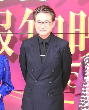 　撮影に応じる船越英一郎