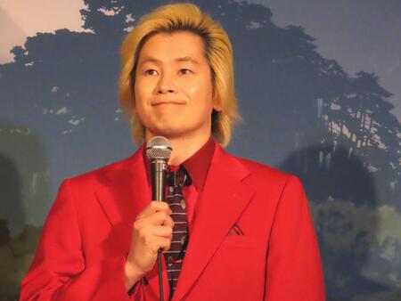 　「ＣＲＥＶＩＡ　マチュピチュ展」オープニングセレモニーに出席したメイプル超合金のカズレーザー