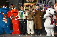 　クリスマスイベントに登場した（左から）竹野世梛、阿久根温世、北村匠海