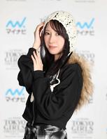 　ポーズを決める金村美玖