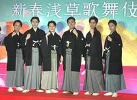 　会見に出席した（左から）中村鶴松、市川染五郎、中村莟玉、中村橋之助、市川男寅、尾上左近