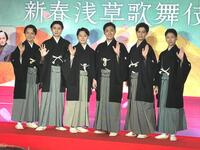 　会見に出席した（左から）中村鶴松、市川染五郎、中村莟玉、中村橋之助、市川男寅、尾上左近