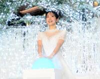 　イルミネーションを点灯させる吉岡里帆（撮影・堀内翔）
