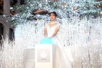 　イルミネーションを点灯させる吉岡里帆（撮影・堀内翔）