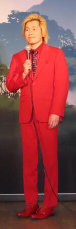 　「ＣＲＥＶＩＡ　マチュピチュ展」オープニングセレモニーに出席したメイプル超合金のカズレーザー