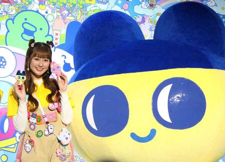 　発表会に登壇したももいろクローバーＺ・佐々木彩夏（左）とまめっち