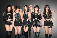 　ＬＥ　ＳＳＥＲＡＦＩＭの（左から）ＨＵＨ　ＹＵＮＪＩＮ、ＫＩＭ　ＣＨＡＥＷＯＮ、ＫＡＺＵＨＡ、ＳＡＫＵＲＡ、ＨＯＮＧ　ＥＵＮＣＨＡＥ（撮影・堀内翔）