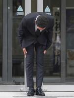 　釈放された草間リチャード敬太＝１０月６日