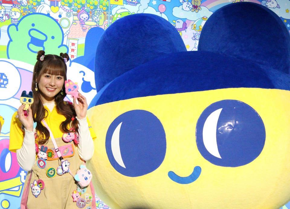 　発表会に登壇したももいろクローバーＺ・佐々木彩夏（左）とまめっち