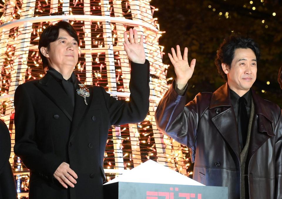 　プレミア点灯式に登場した福山雅治（左）と大泉洋（撮影・堀内翔）