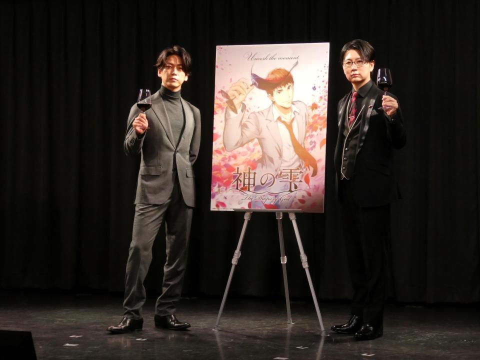 　撮影に応じる（左から）亀梨和也、糸曽賢志監督