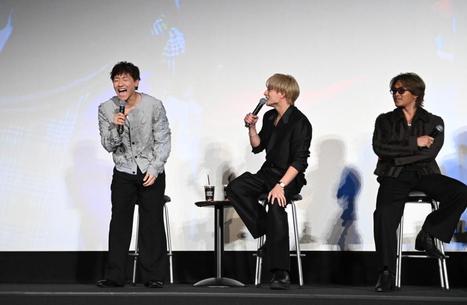 　イベントを盛り上げるＧＥＮＥＲＡＴＩＯＮＳの（左から）小森隼、白濱亜嵐、数原龍友（撮影・開出牧）