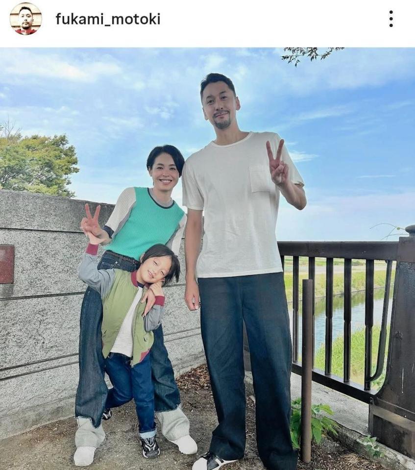 「じゃあ、あんたが」で妻役の西原亜希、娘役の鷲尾心陽と。深水元基のインスタグラム＠ｆｕｋａｍｉ＿ｍｏｔｏｋｉ（１１月１８日付）より