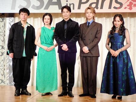 　「ＩＳＳＡ　ｉｎ　Ｐａｒｉｓ」の制作発表会見に出席した（左から）藤田俊太郎氏、潤花、海宝直人、岡宮来夢、豊原江理佳