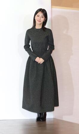 　登壇する浜辺美波（撮影・西岡正）