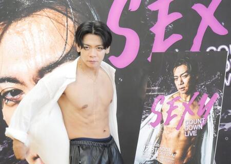 　肉体美を披露しセクシーにポーズを決める野田クリスタル