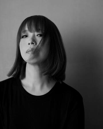 　サンミュージック出版と業務提携を締結したシンガー・ソングライターの古内東子