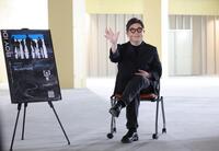 　ＢＯＹ　ＩＤＯＬ　ＧＲＯＵＰへの思いを話す秋元康氏（撮影・西岡正）