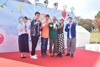 　フェスに登場した（左から）谷元星奈アナウンサー、銀シャリ・橋本直、鰻和弘、円広志、羽野晶紀、月亭八光