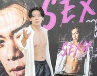 　肉体美を披露しセクシーにポーズを決める野田クリスタル