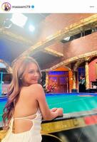 「酒のツマミになる話」収録時の衣装がまぶしい。まぁみのインスタグラム＠ｍａａａａｍｉ７９より