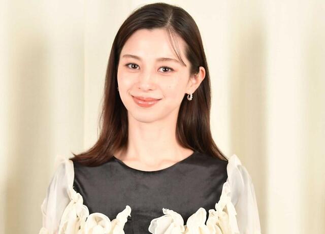 プリンセスすぎる」中条あやみ 真っ赤ドレス姿に「衝撃の美しさ プリンセスすぎる」中条あやみ 真っ赤ドレス姿に「衝撃の美しさ
