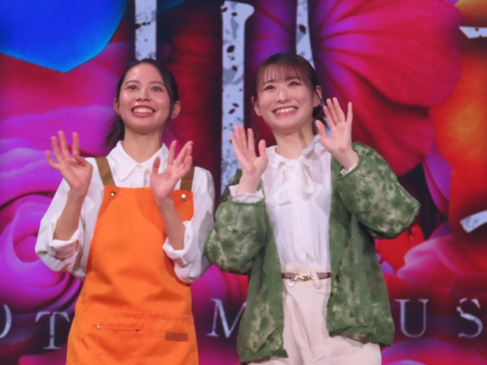 　会見に出席した（左から）屋比久知奈、唯月ふうか