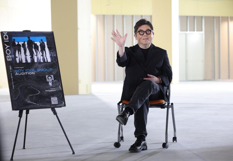 　ＢＯＹ　ＩＤＯＬ　ＧＲＯＵＰへの思いを話す秋元康氏（撮影・西岡正）