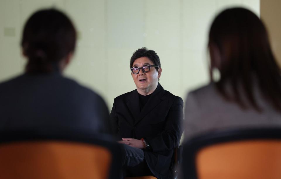 　アイドルへのこだわりを話す秋元康氏（撮影・西岡正）