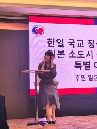 　イベントに出席した知英