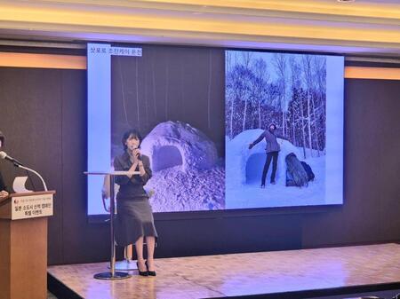 　イベントに出席した知英