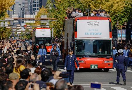 　大阪・御堂筋で行われた阪神のセ・リーグ優勝記念パレード
